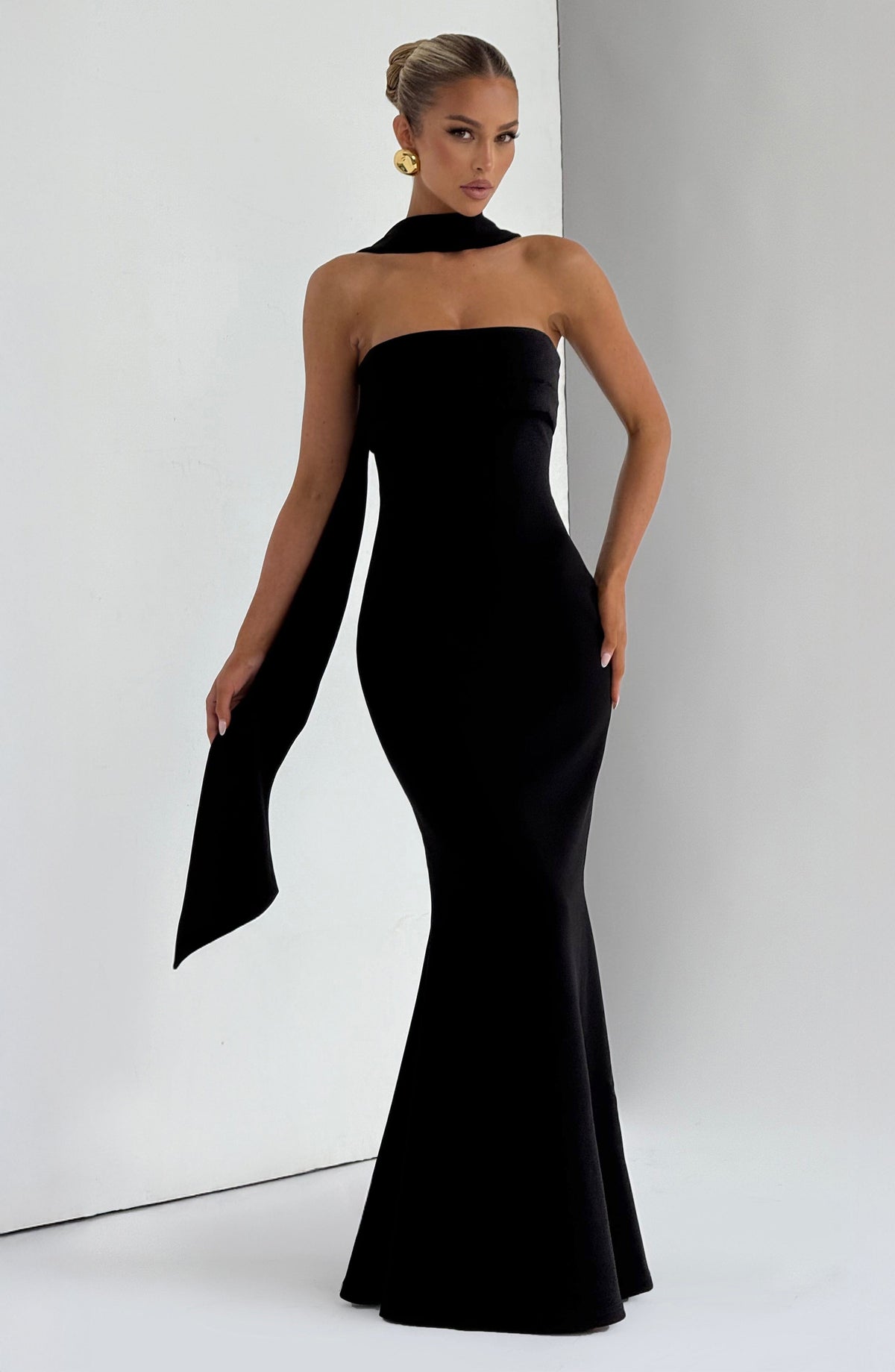 Leura Maxi Dress - Black - Napalia