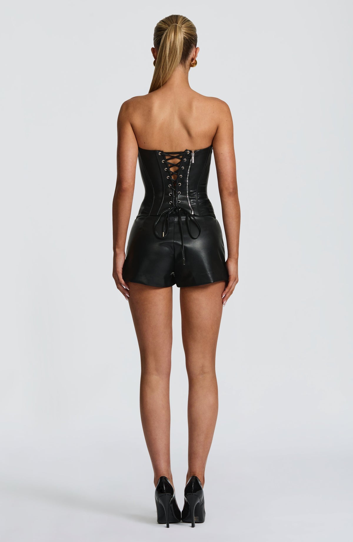 Liv Shorts - Black - Napalia